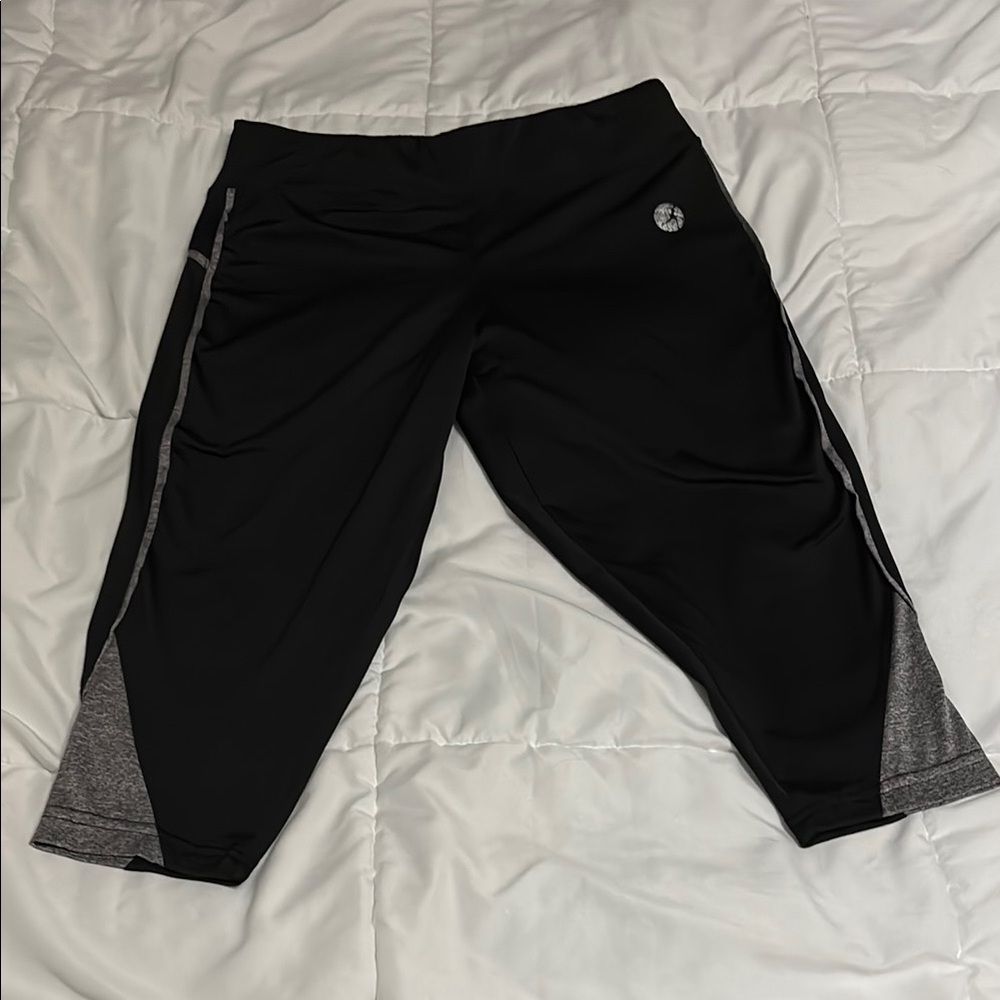 Women’s Athletic Capri Leggings